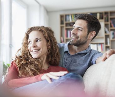 Helle Erdgeschoss-Wohnung mit Einbauküche - Foto 1