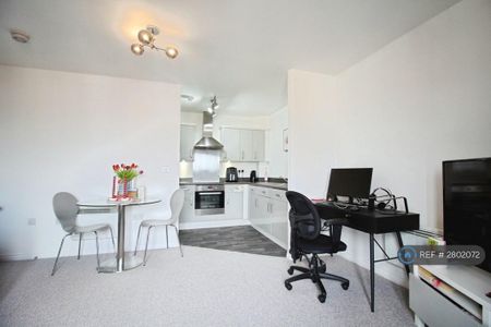 2 bedroom flat to rent - Photo 5