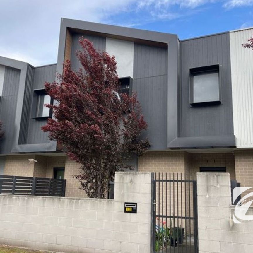 MODERN VIBES & ZERO FUSS IN PAKENHAM - Photo 2