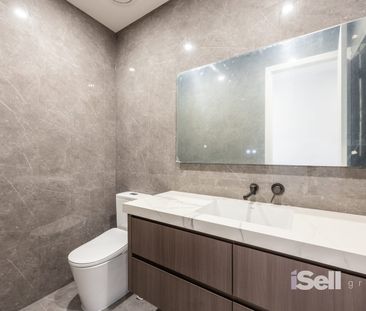 BRAND NEW LUXURY TOWNHOUSE WITH DUAL KITCHENS & MODERN FEATURES - Photo 2