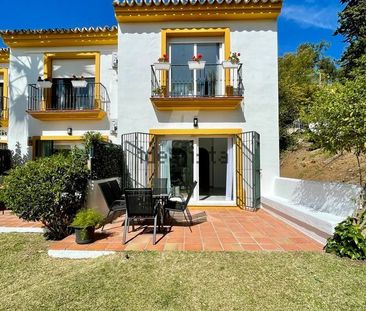 Alquiler de chalet pareado en Avenida Benajarafe, 7 - Photo 1