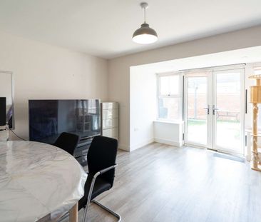 Whitelands Way, Bicester, Oxfordshire, OX26 - Photo 2