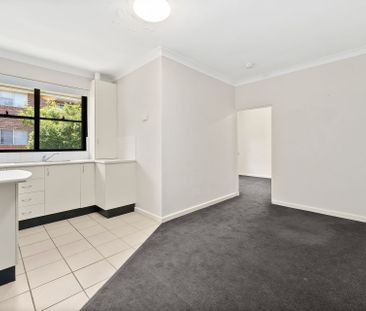 Cozy One Bedroom Unit in Convenient Location - Photo 1