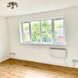 1 Bed Flat, Boultwood Road, E6 - Photo 2