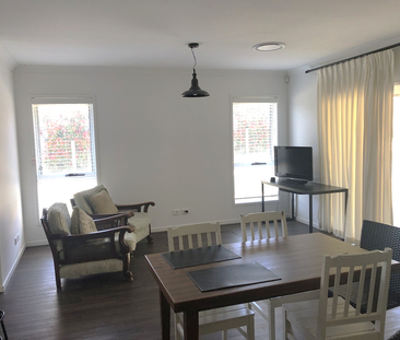 Modern family home - Photo 1