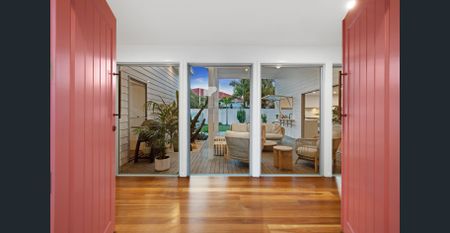 SINGLE-LEVEL LUXE COASTAL LIVING – BEACHSIDE CASUARINA - Photo 2