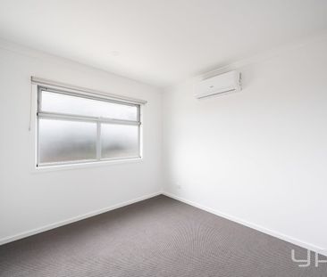 Brand New Street-Facing Townhouse in a Prime Pocket - Photo 1