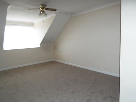 Berkeley Court, Lee-on-the-Solent - Photo 2