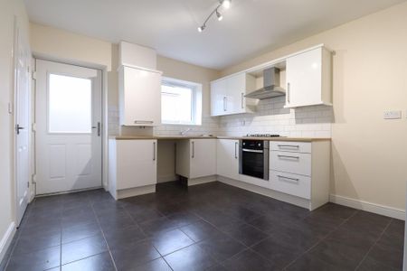 2 bedroom semi-detached house to rent - Photo 2