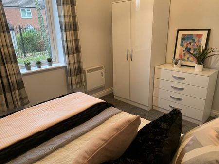 2 bedroom flat to rent - Photo 3