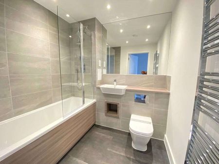 A superbly presented apartment in a striking contemporary development. - Photo 5