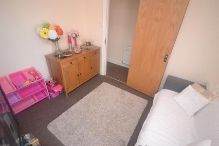 1 bedroom Flat To Let - Photo 4