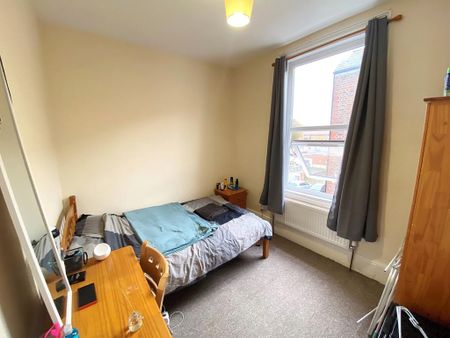 6 bedroom terraced house to rent - Photo 5