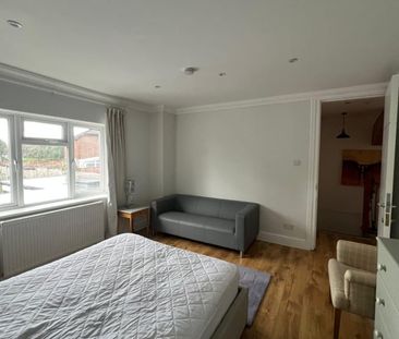 Room in a Shared House, Redford Avenue, SM6 - Photo 5