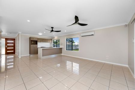 Beautiful Three Bedroom Family Home - Photo 4