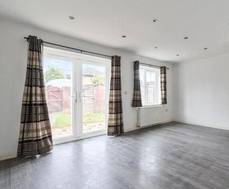 3 bedroom end of terrace house to rent - Photo 2