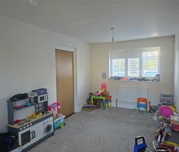 Lulworth Place, Epsom, Surrey, KT19 8GQ - Photo 2