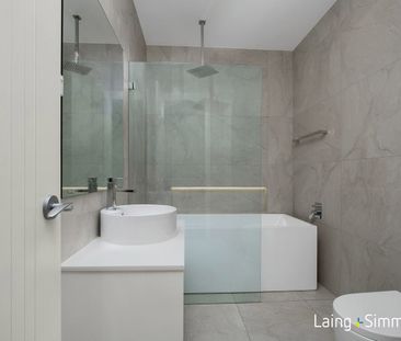 Luxurious Rental Living in Parramatta! - Photo 5
