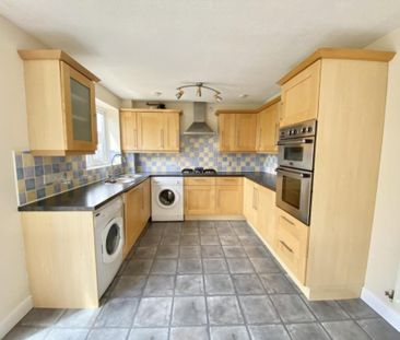 3 bedroom semi-detached house to rent - Photo 6