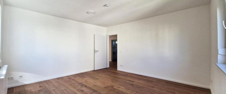 Lichtdurchflutete 4-Zi.-Whg. in Esslingen mit EBK, Loggia, Garten - Foto 1