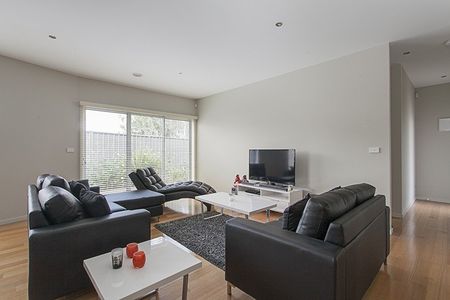 Perfect Single Level Perspectives - Photo 2