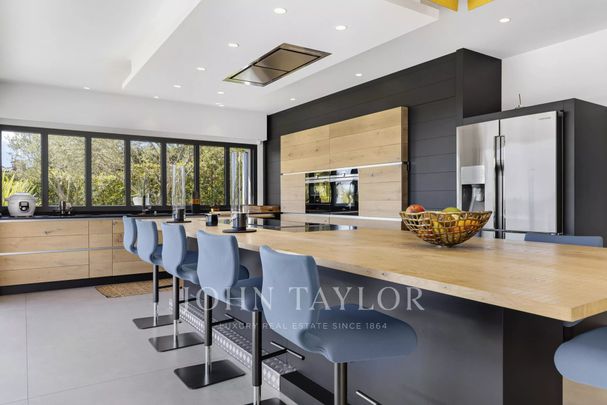 Maison à louer Mougins, Cote d'Azur, France14 000 EUR / Mois - Photo 1