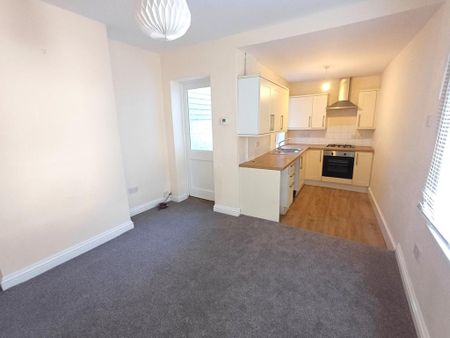 2 bedroom end of terrace house to rent - Photo 3