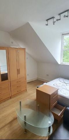 Studio Apartment, 1 bath, 1 reception Flat - Photo 1