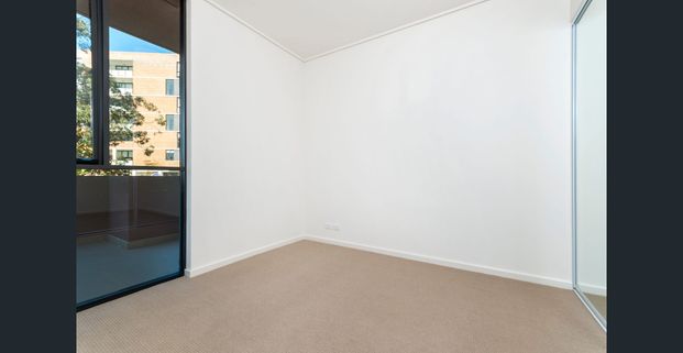 Modern one--bedroom apartment with study in Washington Park - Photo 1
