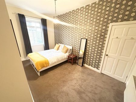 4 bedroom end of terrace house to rent - Photo 5