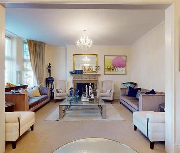 4 bedroom flat to rent - Photo 1