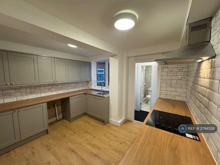 2 bedroom terraced house to rent - Photo 4