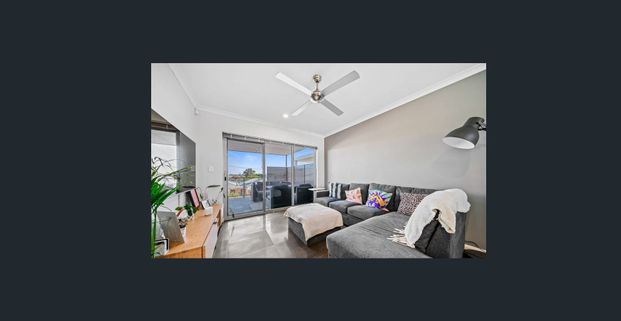 STYLISH UPPER FLOOR APARTMENT! - Available 13th March 2026 - Photo 1