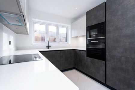 4 bedroom terraced house to rent - Photo 3