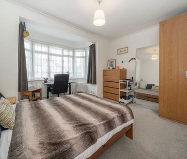 Avondale Gardens, Hounslow, TW4 - Photo 4