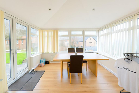 1 bedroom in a house share to rent - Photo 2