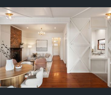 Stunning renovated Queenslander - Photo 2