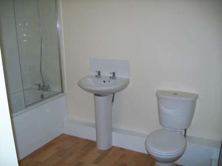 OIRO £1,500 pcm - Available Now - Unfurnished - Photo 5