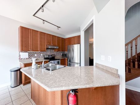 For Lease - 21 Fitzroy Avenue, Markham, Ontario - Photo 5