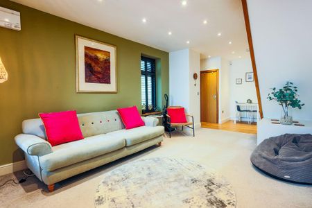 1 bedroom mews to rent - Photo 5