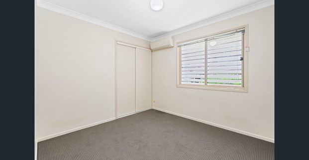 Spacious Townhouse - Photo 1