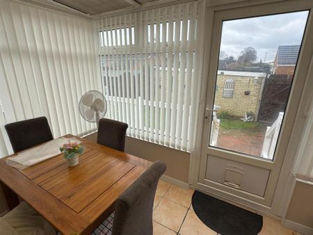 2 bedroom bungalow to rent - Photo 3