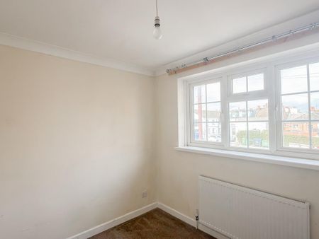 2 bedroom semi-detached house to rent - Photo 2