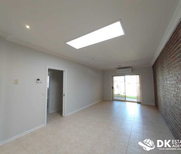 Modern & Spacious 3 Bedroom Unit - Photo 1