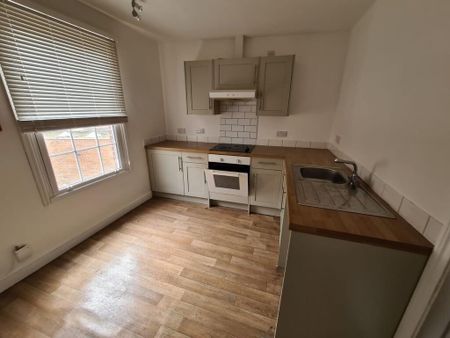 1 bedroom in a flat share to rent - Photo 5