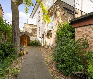 3 bedroom maisonette to rent - Photo 2