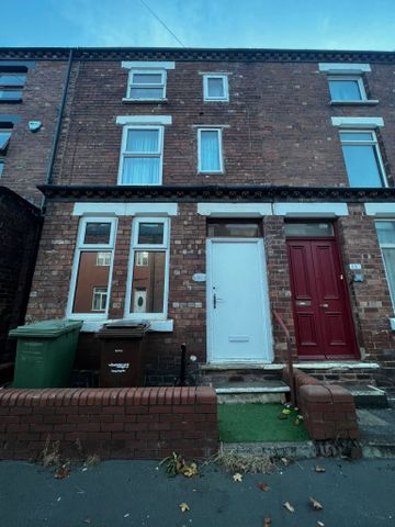 Wesley Street Room 5 - Photo 4