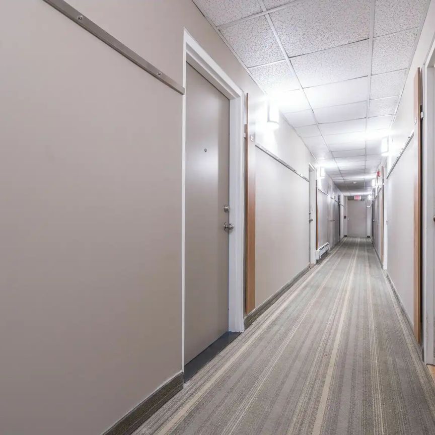 Richmond Place — Studio - unit 716 - Photo 1
