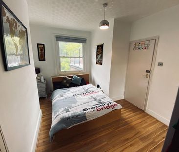 Room in a Shared Flat, Montrell Road, SW2 - Photo 3
