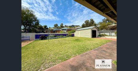 Coastal Charm – Easy-Care Living Close to the Beach - Photo 5